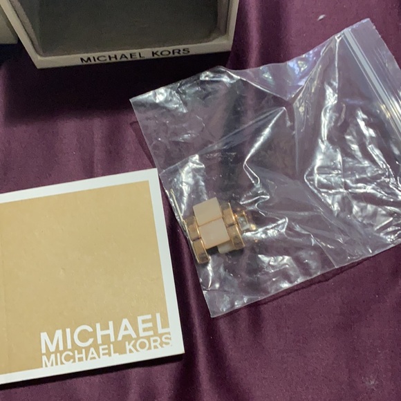 Watch - Picture 3 of 7